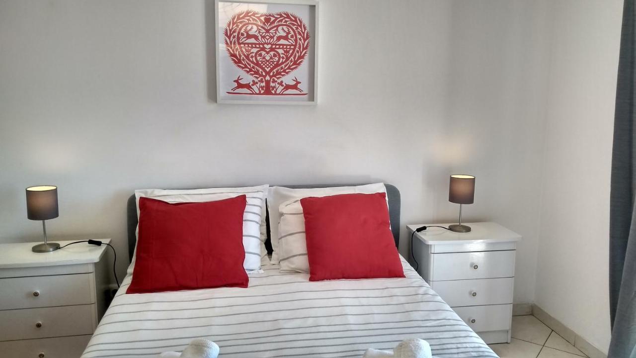 Apartamentos Monica Куартейра Екстериор снимка